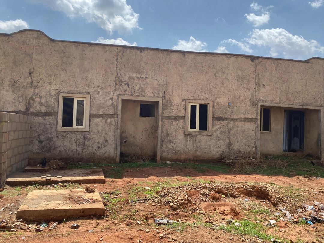 Uncompleted 3 Bedroom duplex With extra Backyard Space